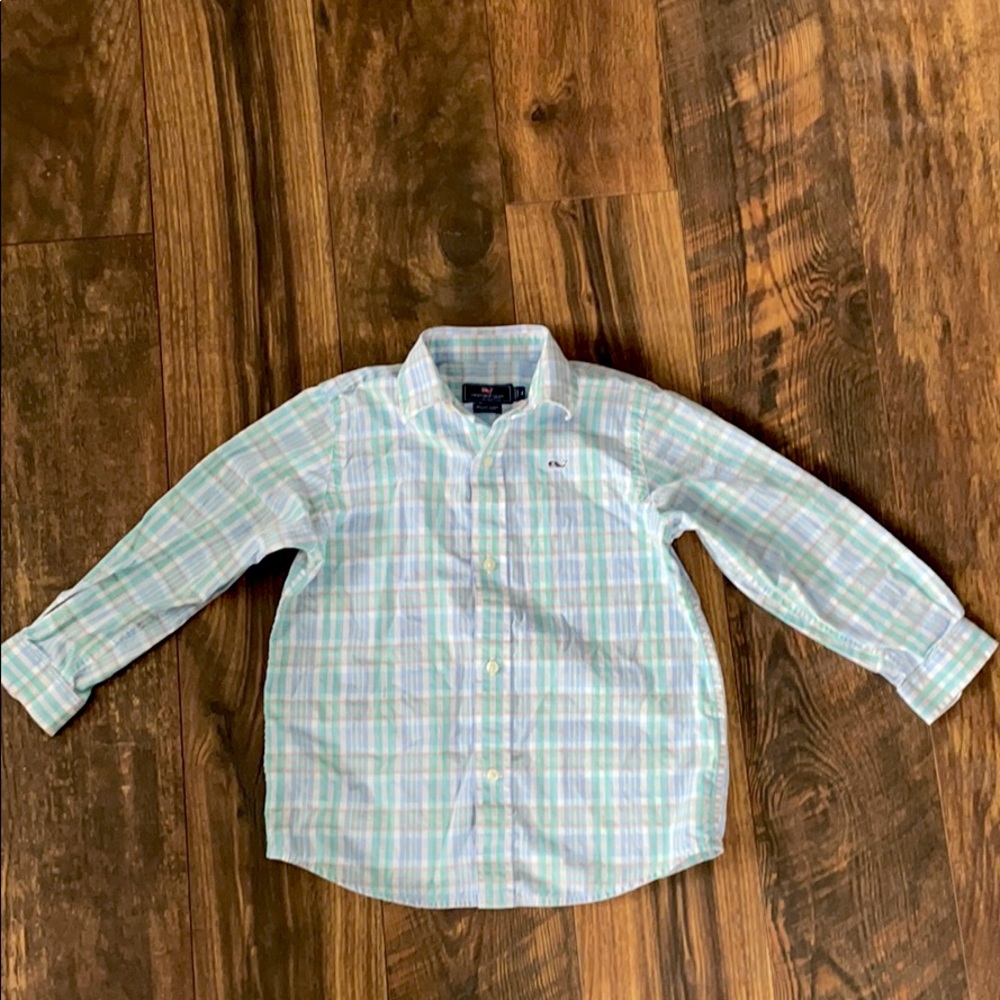 Vineyard vines button down shirt